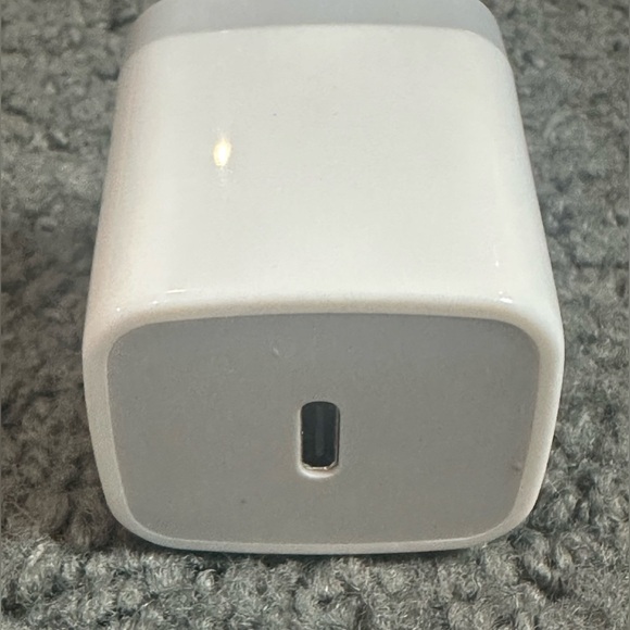 Shenzhen Putuo Technology Co USB C Charger Power Adapter Model PT-WC-20-PD - Picture 1 of 3